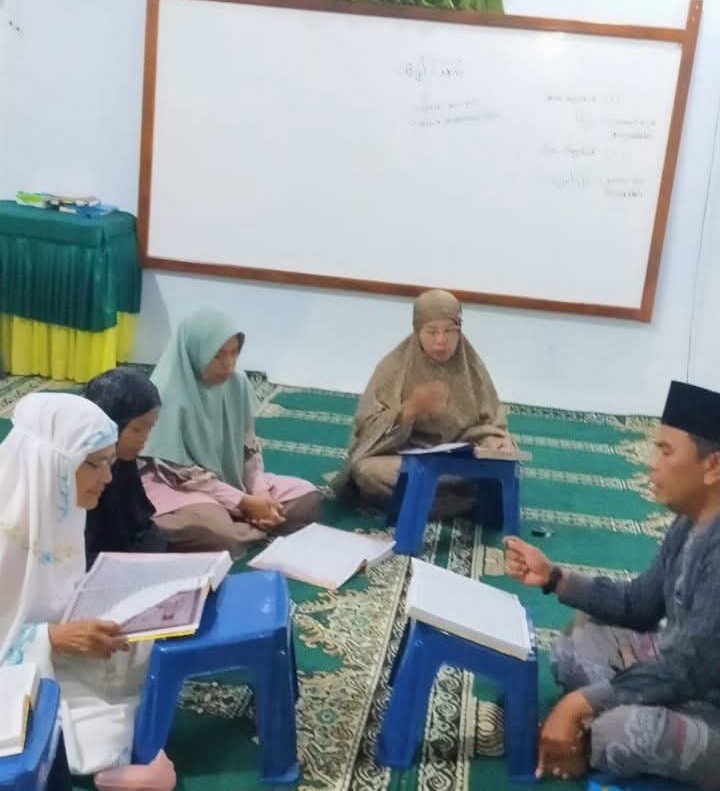 Kegiatan Pembelajaran Al-Qur'an Dusun Renah Jambu Alo Desa Talang Lindung Kota Sungai Penuh.( Poto : ust ).