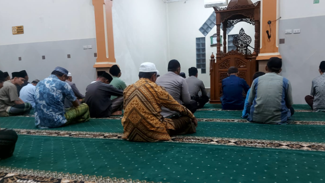 Rasulullah SAW mengajarkan amalan sederhana yang memiliki pahala setara haji dan umrah. Simak keutamaan sholat Subuh berjamaah, zikir pagi, dan sholat sunnah Subuh.( Poto : istimewa ).