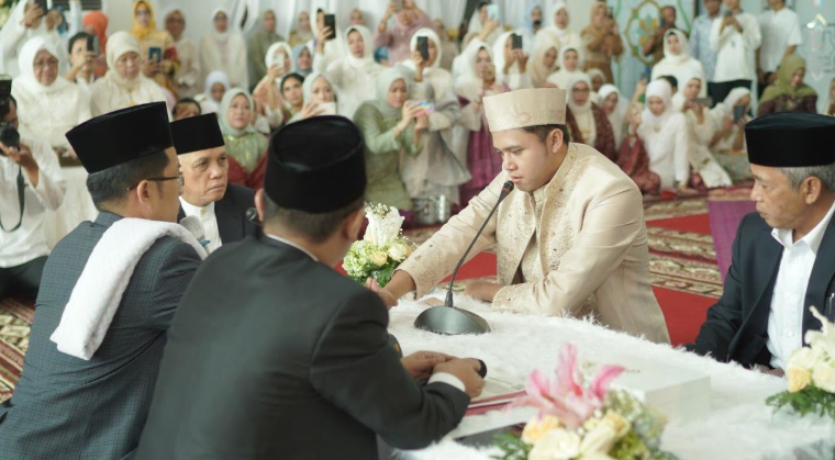 Kumpulan doa walimatul ursy untuk pengantin baru lengkap dengan bacaan Arab, latin, dan artinya yang dapat diamalkan dalam acara pernikahan.