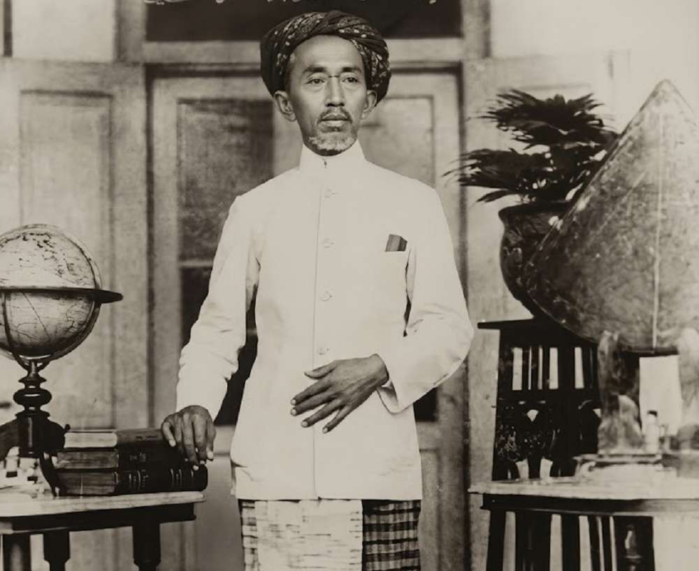 KH Ahmad Dahlan menunjukkan ketegasan dalam menjaga persatuan umat saat menghadapi perpecahan ulama di Jombang demi ukhuwah Islamiyah.( Poto : istimewa ).