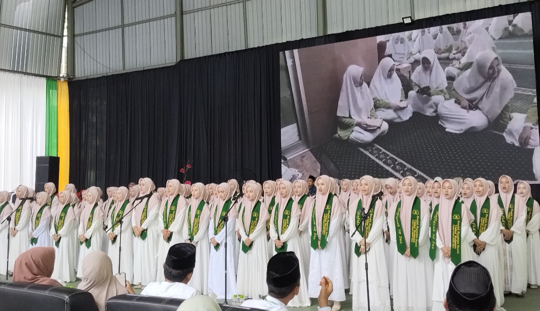 Wisuda Tahfidz Al-Qur’an 2026 di Pondok Pesantren Puteri Ummul Mukminin ‘Aisyiyah Wilayah Sulawesi Selatan( Poto : khittah )