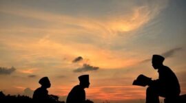 Islam mengajarkan bahwa ilmu dan takwa harus berjalan bersama.( ilustrasi poto : Tebuireng online ).