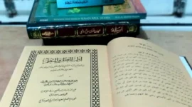 Adab Santri terhadap Guru ( Poto : nuonline) 