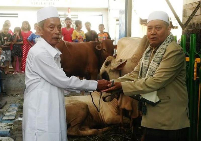 Pembahasan lengkap larangan orang berkurban dalam Islam berdasarkan Al-Qur’an, hadis, dan penjelasan ulama klasik yang wajib diketahui shohibul kurban.( Poto : BincangSyariah ).