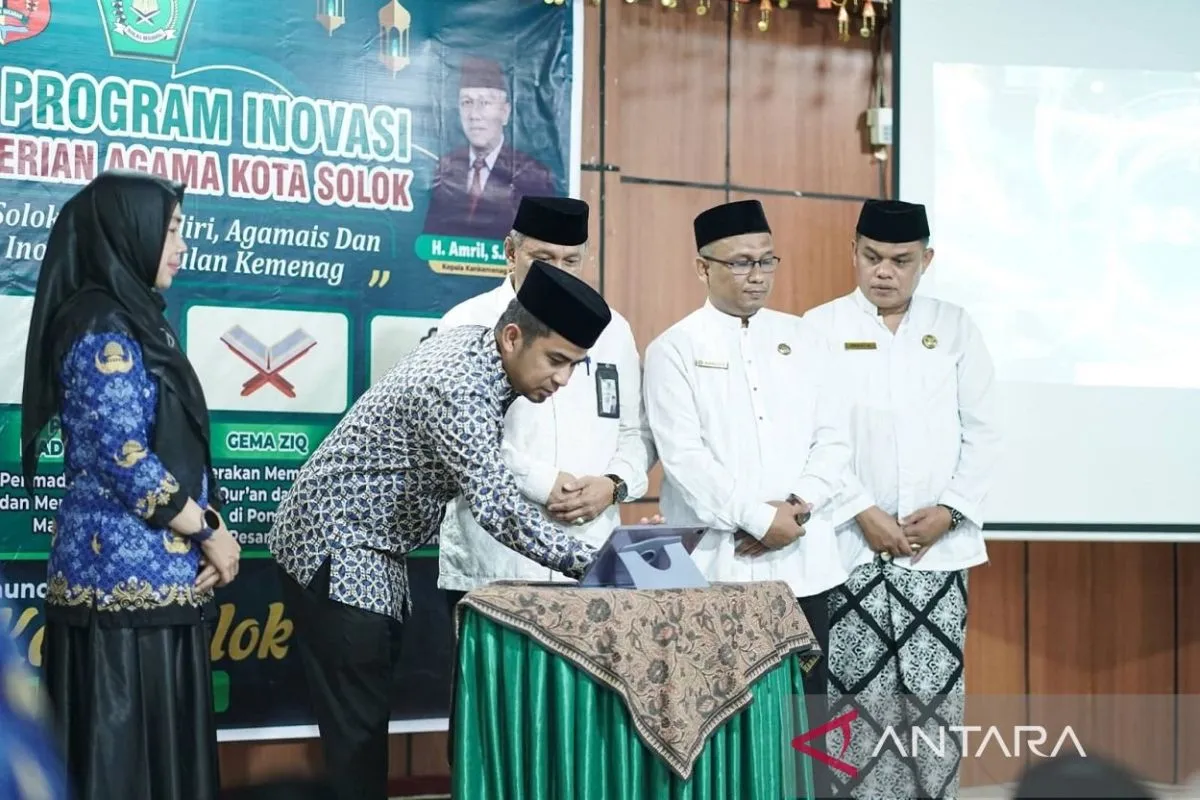 Wali Kota Solok Ramadhani Kirana Putra saat menghadiri peluncuran lima inovasi penguatan karakter religius yang digagas Kemenag Kota Solok, Sumatera Barat. ( poto : ANTARA )