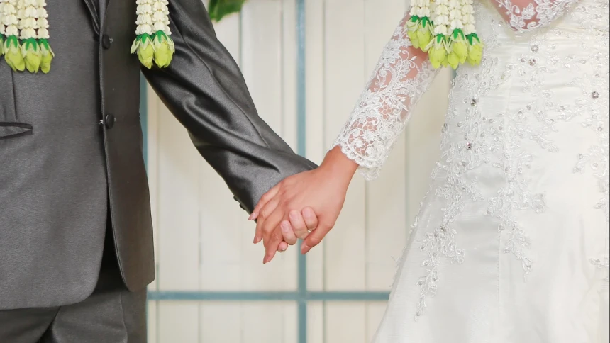 Ilustrasi sepasang pengantin setelah acara ijab dan qabul ( poto : islam.nu.or.id )