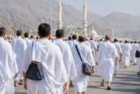 Jemaah Haji sedang memakai kain ihram ( poto : HIMPUH )