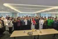 Sekjen MUI Buya Amirsyah Tambunan berpose bersama peserta Standardisasi Dai MUI ke-48.( poto : istimewa )
