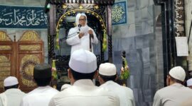 Khatib sedang membacakan khutbah jum'at( poto : istimewa )