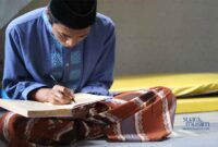 Seorang Santri Sedang menuntut ilmu ( Poto : istimewa )