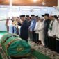 Seorang Muslim meninggal saat di sholat jenazahkan( poto : kalam-sindonews)