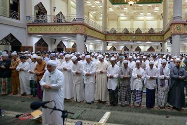 Shalat Rasulullah ﷺ mengajarkan kekhusyukan sejati.( poto : kalam-SINDOnews.com )