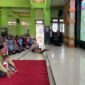 Ponpes Darul Huda nobar Bola piala KASAD ( Poto : jatimnow.com ) 
