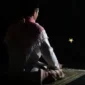 Ilustrasi seorang sedang sholat malam dalam gelap ( poto : orami ).