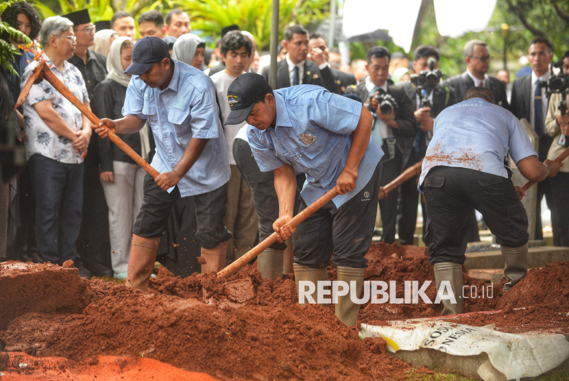 Simak panduan dan batasan mengantar jenazah dalam Islam.( poto: republika)