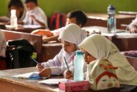Menuntut ilmu harus seiring dengan mengamalkannya agar hidup berkah.(poto: detikcom).