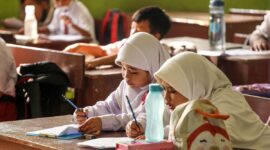 Menuntut ilmu harus seiring dengan mengamalkannya agar hidup berkah.(poto: detikcom).