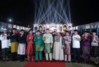 upati Merangin M. Syukur berfoto bersama jajaran Forkopimda, pengurus LPTQ, dewan hakim, dan para kafilah usai menutup MTQH ke-52 Tingkat Kabupaten Merangin.(poto: jambiprima.com).
