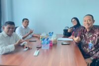 Branch Manager BTN Jambi, Indrasakti Agung N, bersama Wakil Rektor II UIN STS Jambi, Dr. Pahmi SY, M.Si.(poto: jambiprima.com)