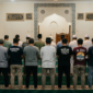 Hukum shalat memakai baju bergambar menurut penjelasan Syekh Muhammad Shiddiq al Minsyawi.(poto : cahayakompas).