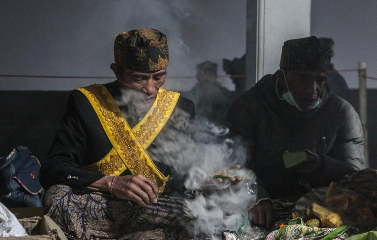 Ilustrasi Seorang Dukun Membaca Mantera( poto : istimewa)