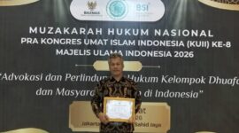 Ketua Majelis Hukum dan HAM (MHH) Pimpinan Daerah Muhammadiyah (PDM) Kabupaten Bekasi, H. Abdul Chalim, SH, menerima penghargaan bidang penegakan hukum.(poto: mediaislam.id).