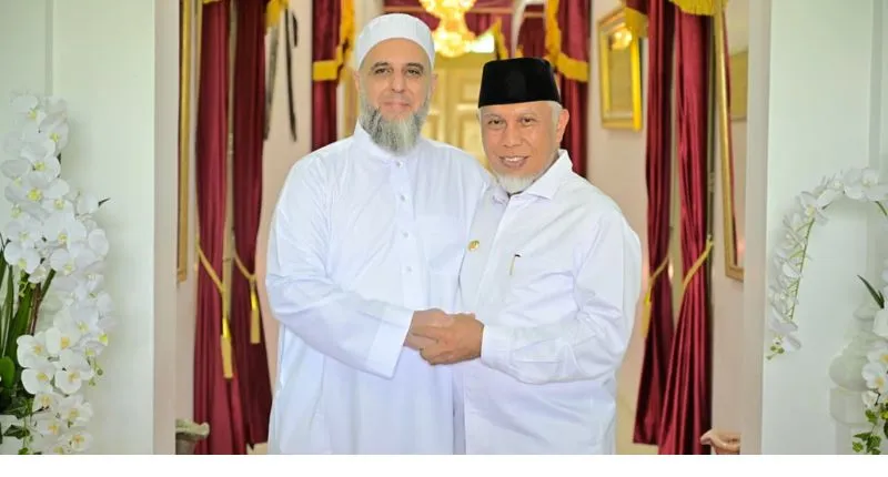 Gubernur Sumbar Mahyeldi Ansharullah bersama ulama dan pakar syariah asal Suriah, Syekh Abdul Al-Razzaq An-Najm.(poto: istimewa)