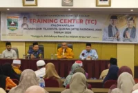 Sekretaris Daerah (Sekda) Provinsi Sumbar, Arry Yuswandi saat membuka Training Center (TC) calon kafilah MTQ Nasional XXXI Tahun 2026 di Hotel Pangeran City, Padang.( poto: padangkita.com).