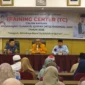 Sekretaris Daerah (Sekda) Provinsi Sumbar, Arry Yuswandi saat membuka Training Center (TC) calon kafilah MTQ Nasional XXXI Tahun 2026 di Hotel Pangeran City, Padang.( poto: padangkita.com).