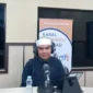 Ahmad Fauzan Arifin, Lc., M.H., dari Ikatan Dai Indonesia (IKADI) Kalimantan Selatan, saat menjadi narasumber Program Ngobras di RRI Pro 1 Banjarmasin, Kamis malam, 16 Juli 2026.(poto: RRI).