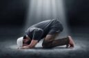 Pahami makna sujud dalam shalat sebagai posisi terdekat hamba dengan Allah.(poto: istimewa).