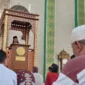 Khatib sedang membaca khutbah.( poto : istimewa)