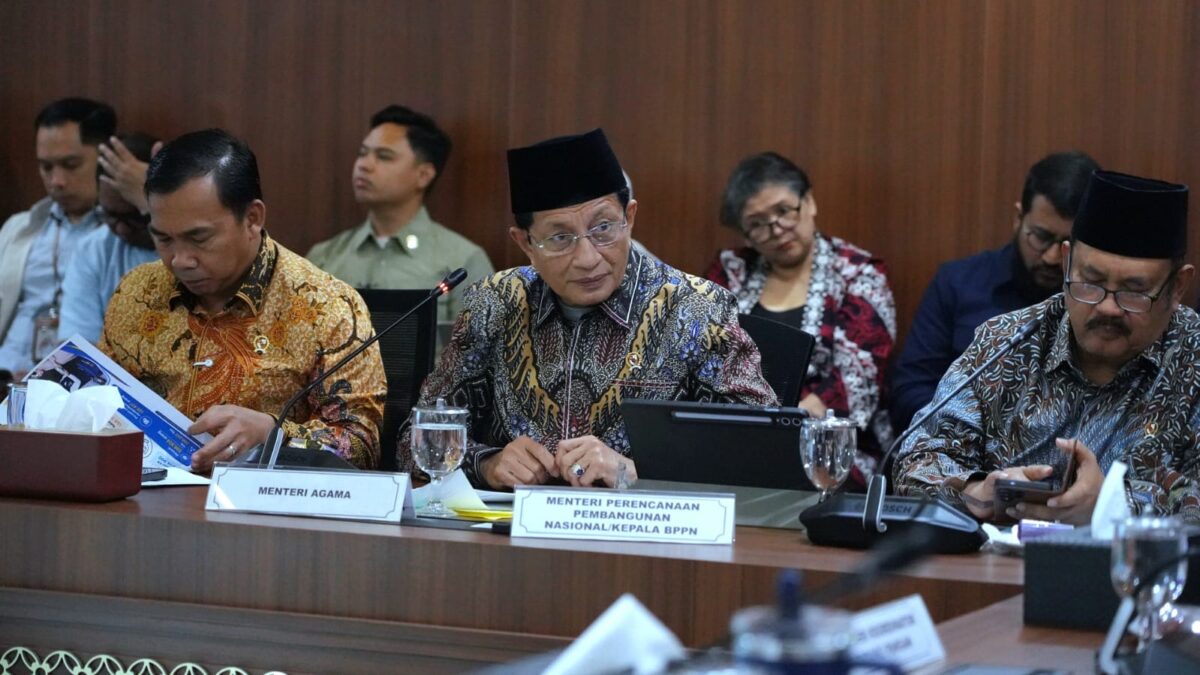 Menteri Agama Nasaruddin Umar saat hadir dalam giat Rakortas terkait Tata Kelola MBG di Kemenko Bidang Pangan.(poto: kemenang.go.id).