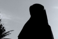 Kisah keberanian Fatimah binti Hubaisy membuktikan bahwa Islam memberikan ruang luas bagi perempuan untuk belajar dan bertanya langsung mengenai hukum agama.(ilustrasi poto: tebuirengonline)