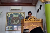 Ilustrasi Khatib sedang membacakan khutbah Jum'at.(poto: ariana.id).