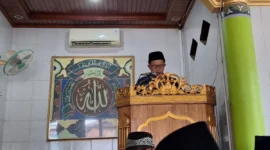 Ilustrasi Khatib sedang membacakan khutbah Jum'at.(poto: ariana.id).