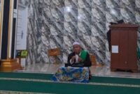 Ustadz Qodri saat menyampaikan materi kajian tentang Tazkiyatun Nafs di Pondok Pesantren Ad Dhuha, Sabtu malam (15/8/2026).(poto: jambiprima.com).