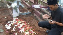 Ilustrasi orang tua meninggal.(poto: kompas.com).