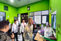 Wakil Ketua Komisi VIII DPR RI Singgih Januratmoko menemukan kondisi memprihatinkan KUA Bulu saat menggelar kunjungan kerja di Kabupaten Sukoharjo, Selasa (4/8/2026).(poto: republika).