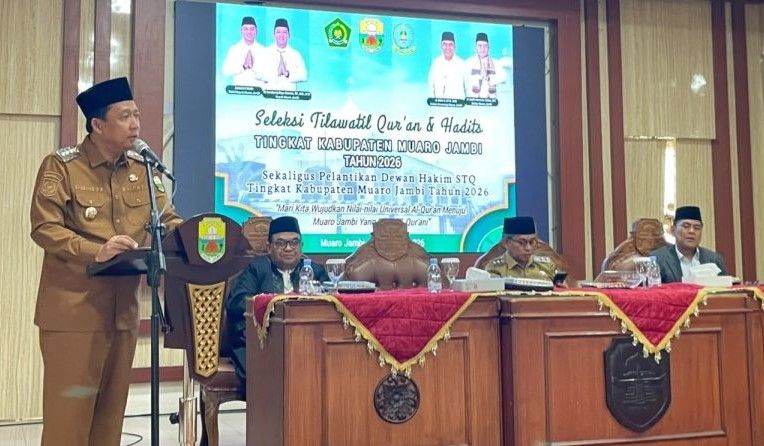 Bupati Muaro Jambi Dr. Bambang Bayu Suseno memimpin secara langsung prosesi Pelantikan Dewan Hakim STQH Tingkat Kabupaten Muaro Jambi Tahun 2026.(poto: istimewa).