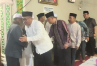 Wali Kota Sungai Penuh Alfin SH menghadiri acara Maulid Nabi Kota Sungai Penuh 1448 Hijriah di Masjid Baitul Naim, Desa Kumun Mudik, Sabtu (29/8).(poto: istimewa).