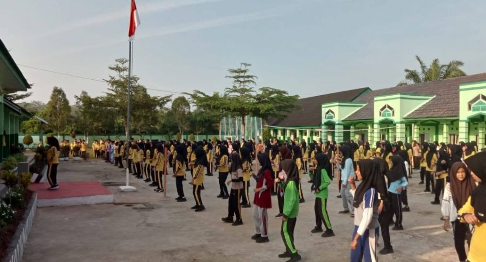 Siswa-siswi MTsN 7 Bungo antusias mengikuti Senam Anak Indonesia Hebat, Sabtu (8/8/2026).(poto: jambiprima.com).
