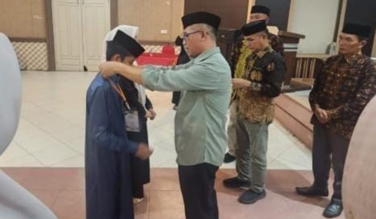 Asisten I Setda Merangin Sukoso membuka Training Center (TC) di Aula Hotel Merangin, Kamis malam (20/8).