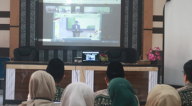 Kemenag Kota Sungai Penuh mengikuti Peringatan Maulid Nabi Muhammad SAW 1448 H secara daring dari Aula Kantor Kemenag.(poto: istimewa).