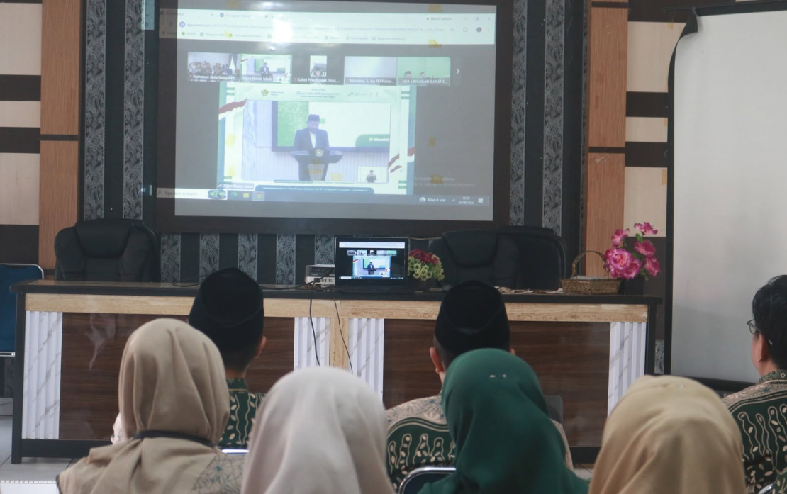 Kemenag Kota Sungai Penuh mengikuti Peringatan Maulid Nabi Muhammad SAW 1448 H secara daring dari Aula Kantor Kemenag.(poto: istimewa).