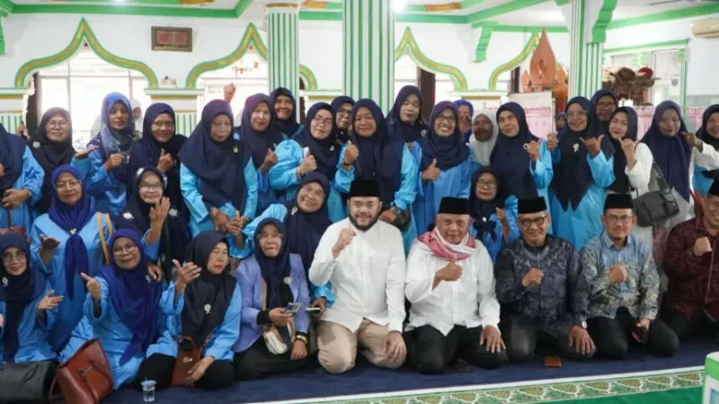 Wali Kota Padang Fadly Amran menghadiri peringatan Maulid Nabi Muhammad SAW yang digelar Pimpinan Anak Cabang (PAC) Persatuan Tarbiyah Islamiyah (Perti) Kecamatan Padang Selatan, di Masjid Raya Teluk Bayur.(poto: seriusnews.id).