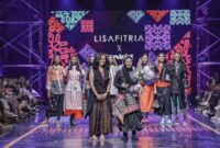 Perancang busana sekaligus pengamat mode dari Indonesian Fashion Chamber (IFC) Lisa Fitria dalam perhelatan fesyen "SPOTLIGHT" pada Desember 2022.(poto: antara).