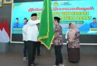 Gubernur Sumatera Barat Mahyeldi Ansharullah melepas secara resmi Kafilah MTQ KORPRI Provinsi Sumbar menuju Kota Makassar, Sulawesi Selatan.(poto: padangkita.com).