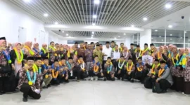 Wakil Gubernur Sumatera Barat (Sumbar) Vasko Ruseimy dan kafilah Korpri Sumbar di Bandara Internasional Minangkabau (BIM).(poto: padangkita.com).