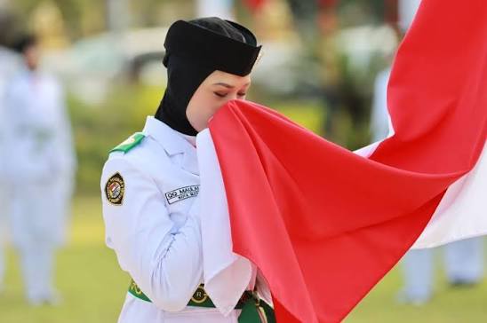 Hukum mencium bendera Merah Putih dalam Islam.( ilustrasi poto: istimewa).